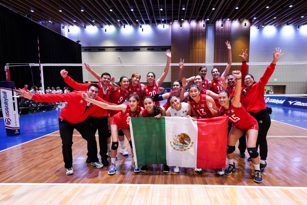 Mexico Sweeps Canada to Finish Pool Play 2-1