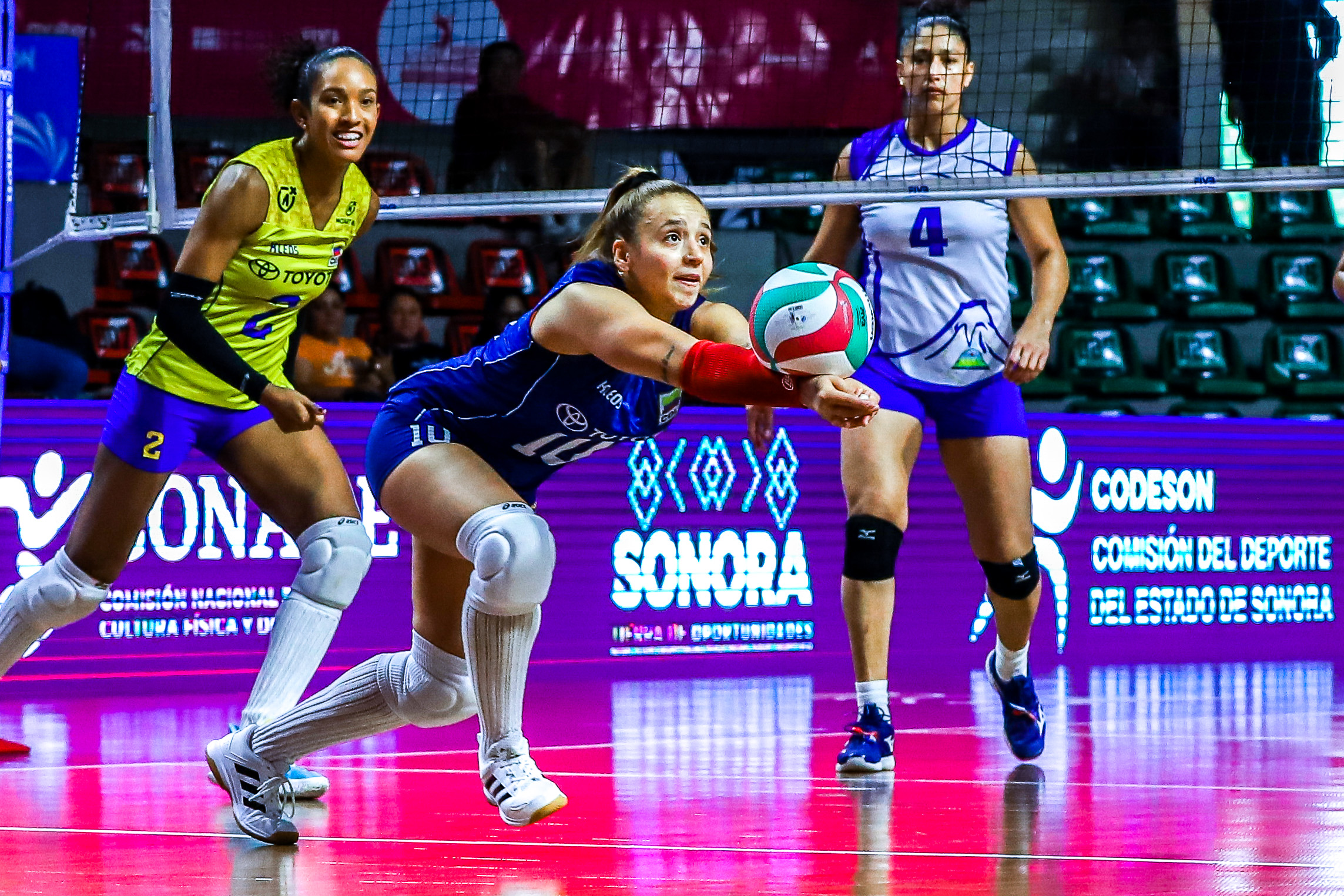 Colombia tops pool B and moves into semifinals
