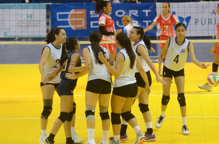 El Salvador closes with victory against Panama  