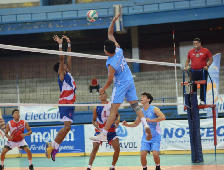 Guatemala shows its champion claw 