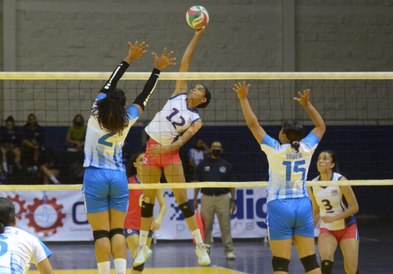 Costa Rica beats Panama and remains undefeated 