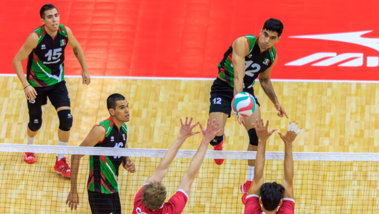 Mexico shocks Canada 3-2 at Pan American Cup