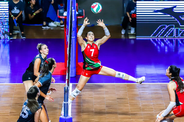 Mexico outclass Canada to make into quarterfinals