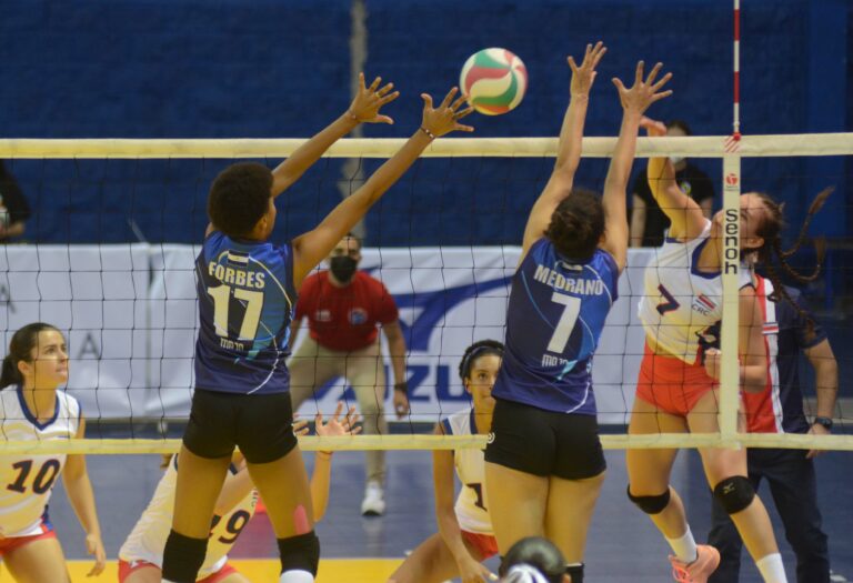 Costa Rica defeats Nicaragua 3-0