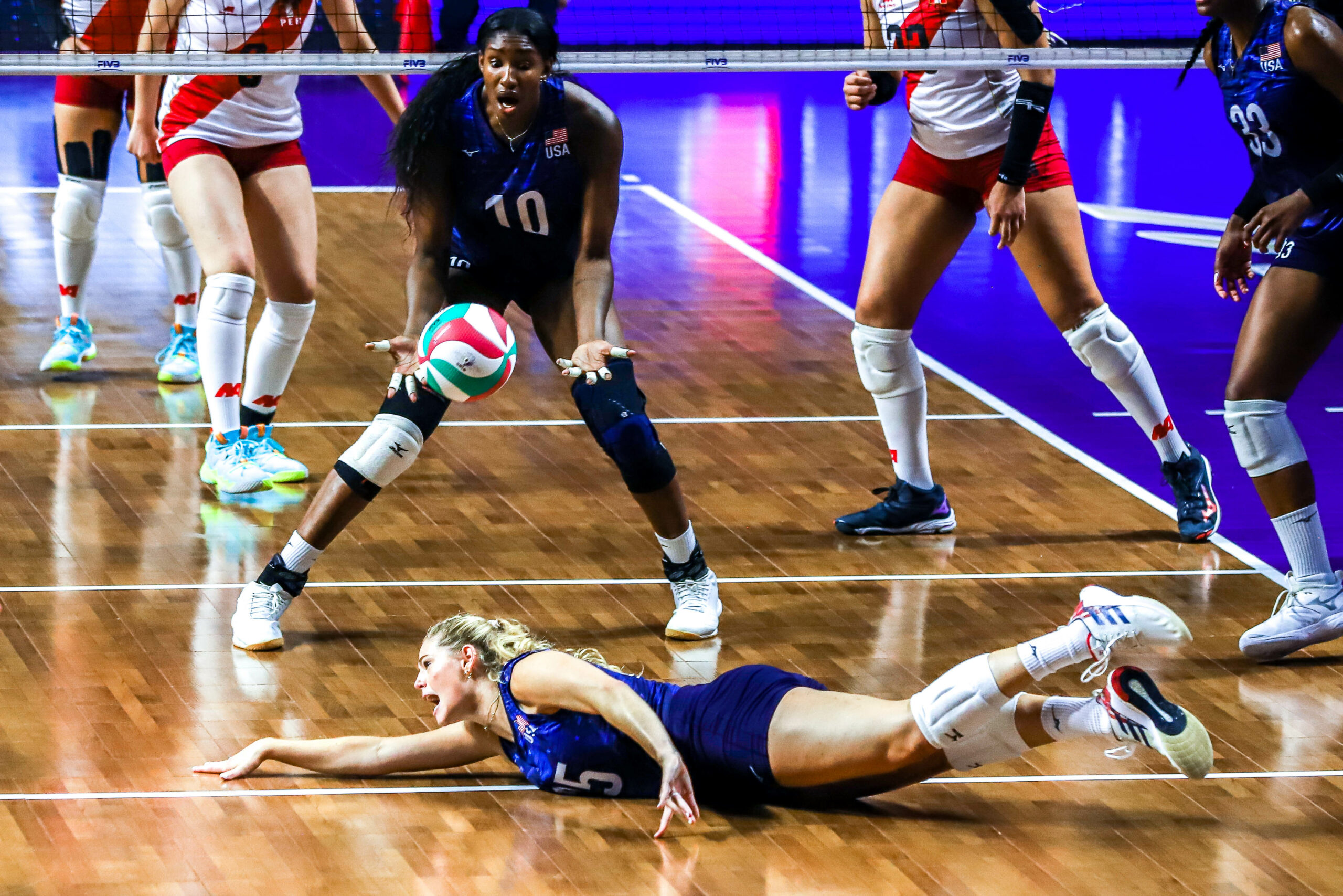 United States downs Peru in four sets