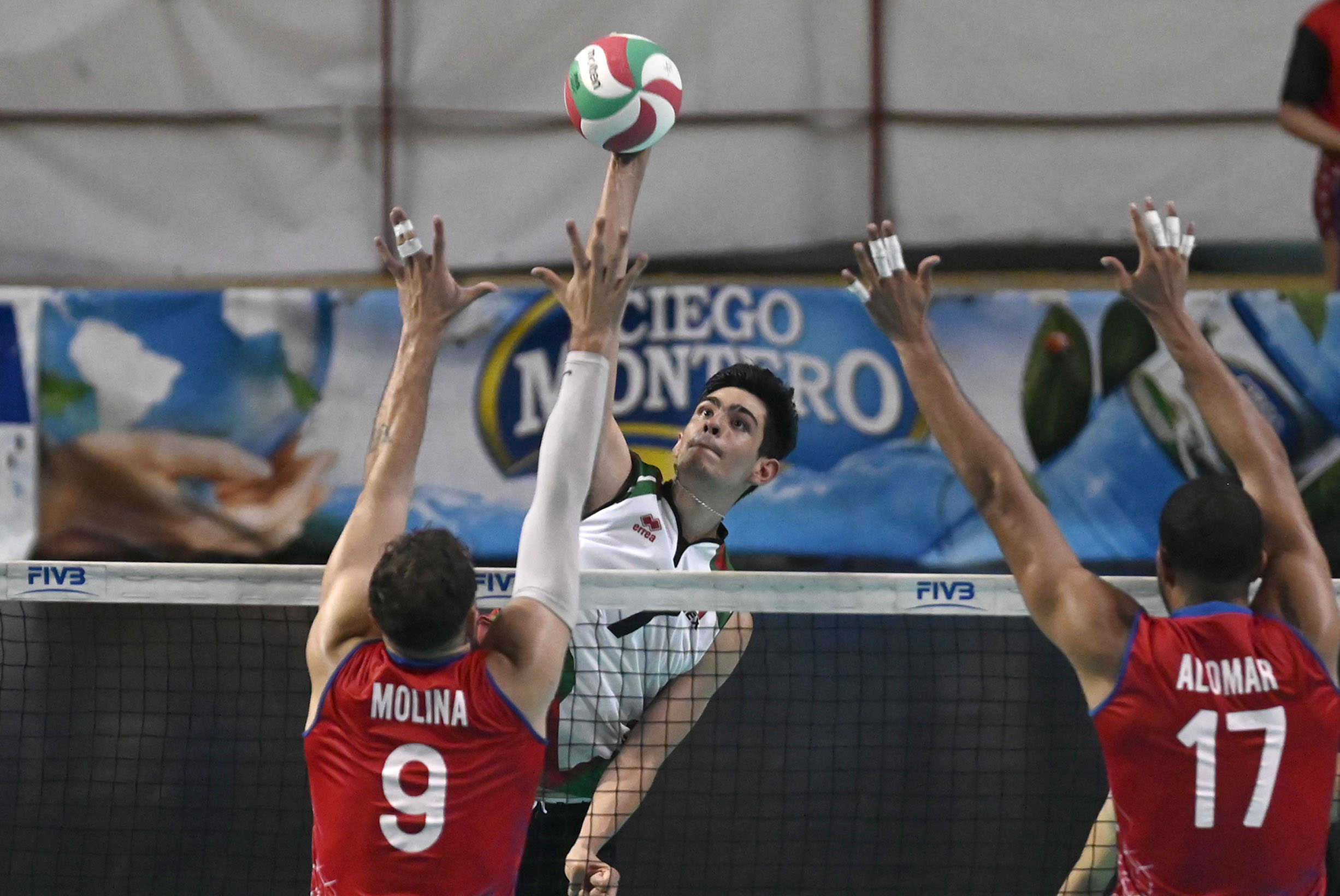 Mexico defeated Puerto Rico in a hard-fought tie-break 