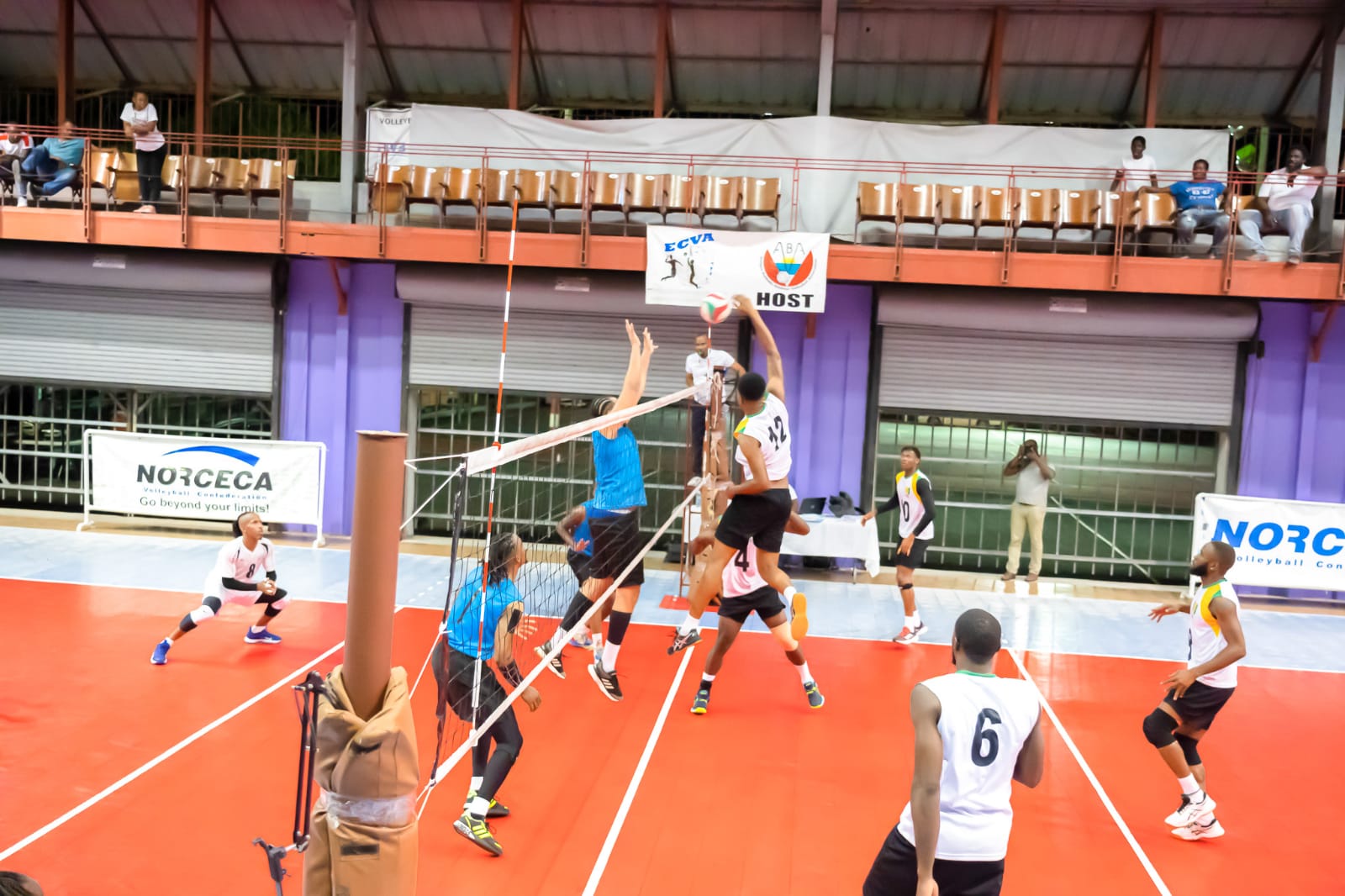 St Lucia stops St Vincent in five -setter