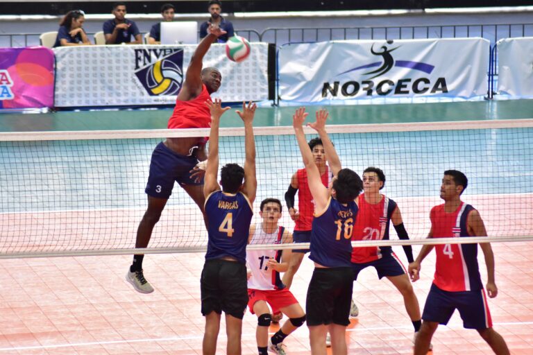 Costa Rica ends with 3-0 victory over El Salvador