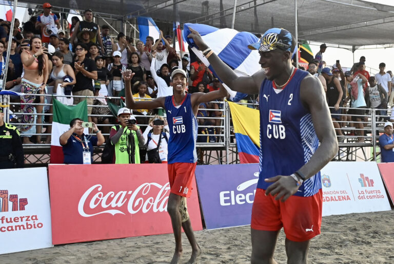 <strong>Cubans Alayo and Diaz win gold in Santa Marta in thrilling three sets</strong>