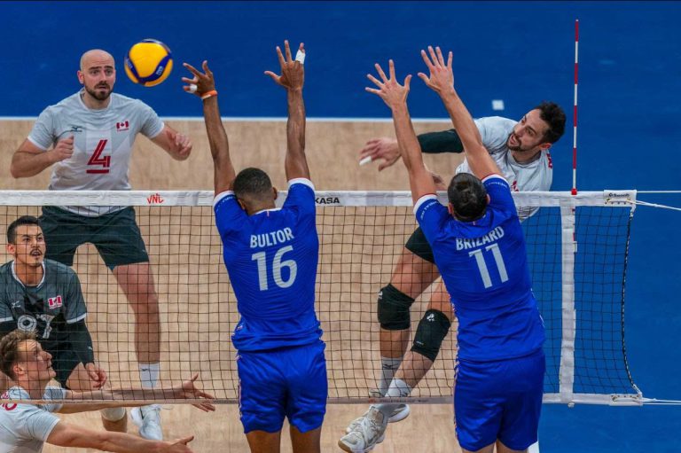 Host team France sweeps Canada