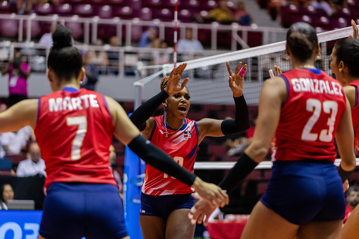 Dominican Republic starts their title defense with a victory against Chile
