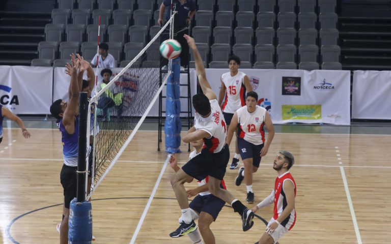 Costa Rica closes with victory against El Salvador