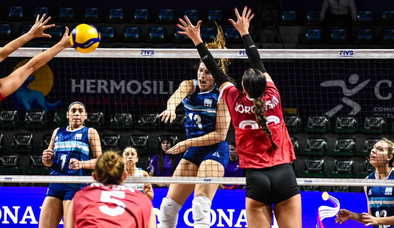 Argentina reach Semifinals beating Canada  