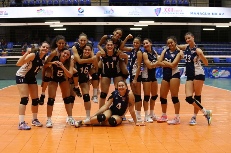Costa Rica struggles to overcome El Salvador in four sets