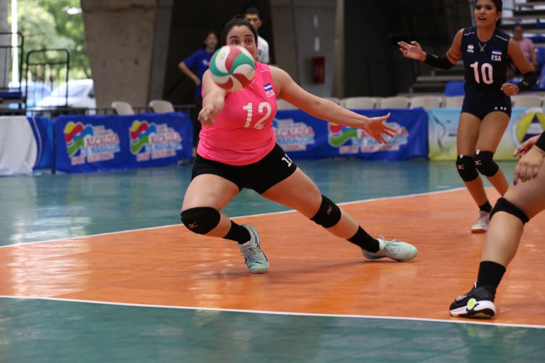 El Salvador strong over Guatemala