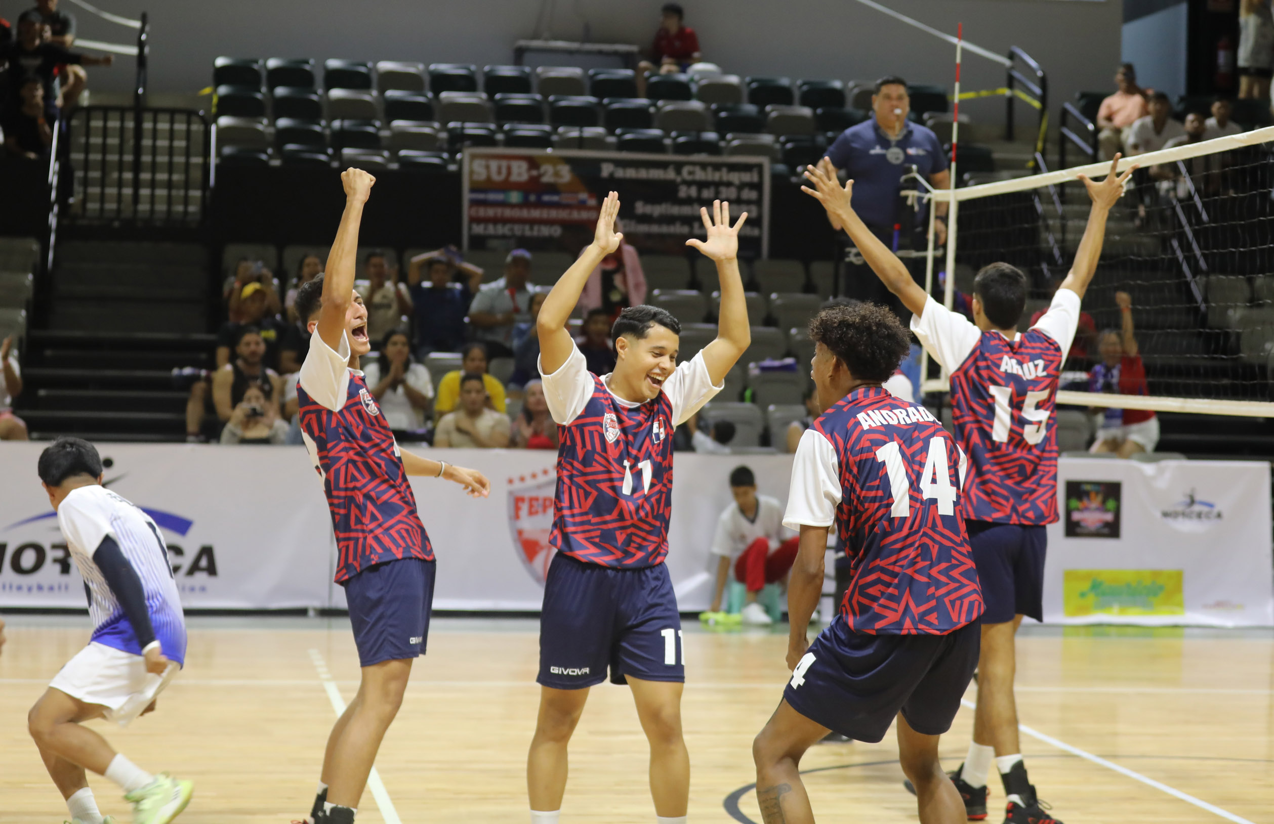 Panama opens with a four set victory over Honduras