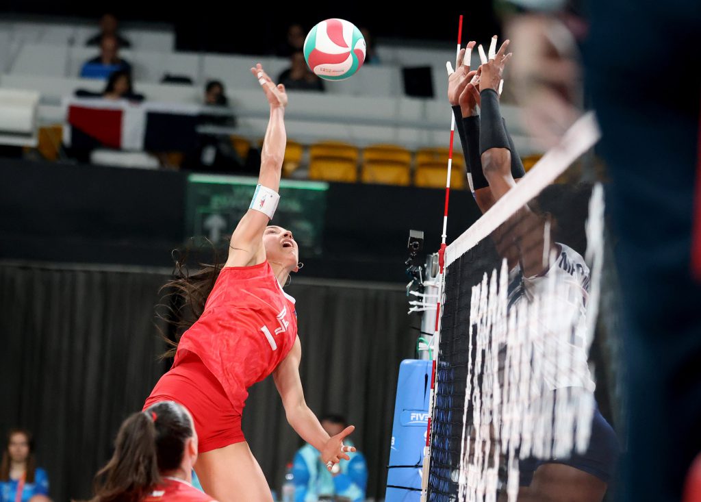 VINÃ DEL MAR, CH - 24.10.2023: JOGOS PANAMERICANOS SANTIAGO 2023 - Brazil's  27-15 victory over the Paraguay team in the first round of Women's Handball  during the Santiago 2023 Pan American Games