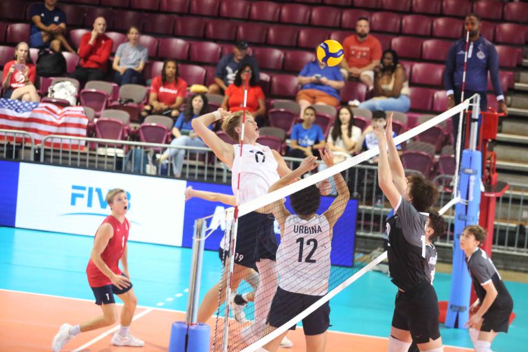 USA defeats Canada in first challenge at NORCECA U19
