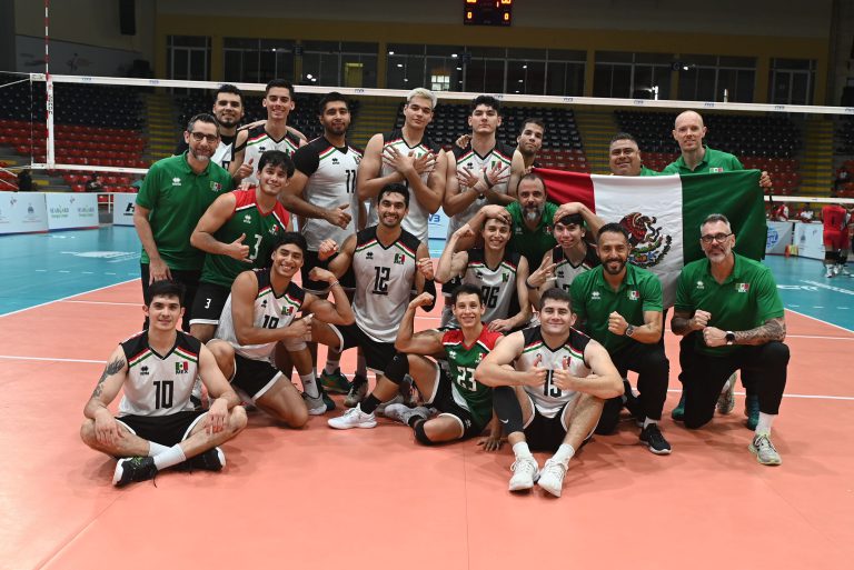 Mexico takes Peru in straight sets