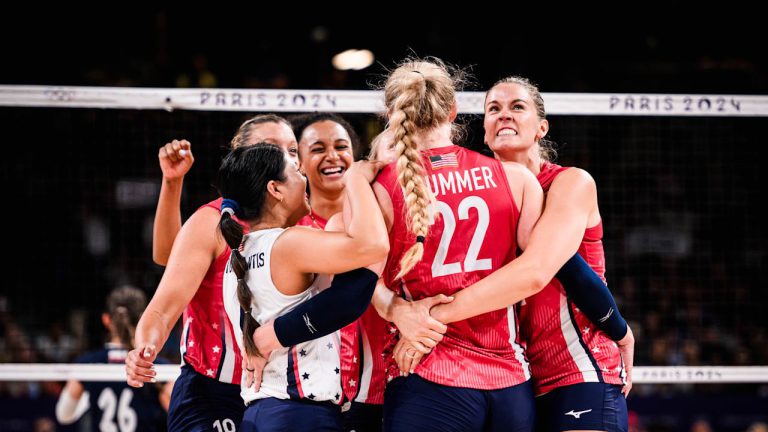 USA’s title defense continues at full pace with quarterfinal sweep of Poland