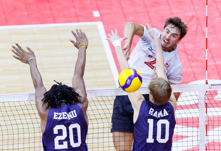 Canada sweeps USA in Final Six