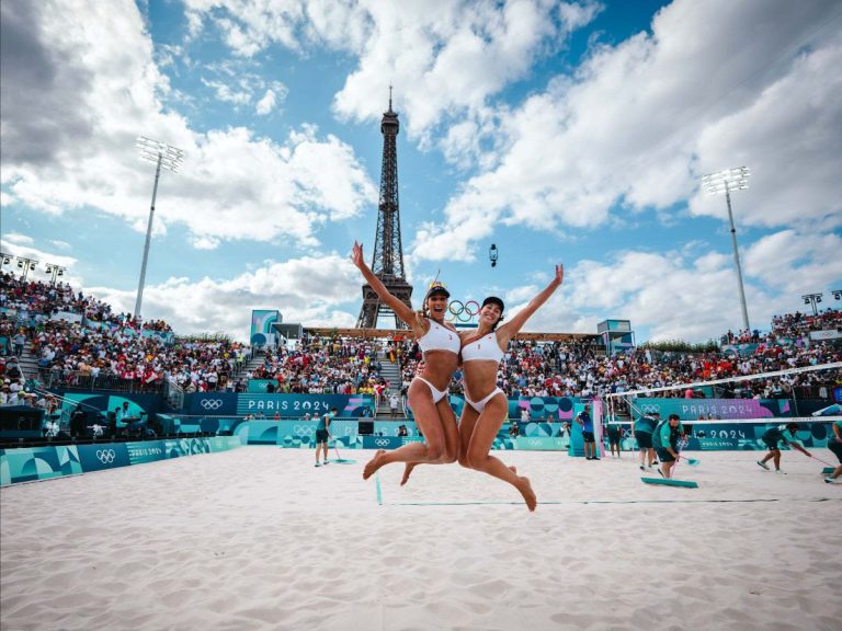Melissa and Brandie Advance to Beach Volleyball Semifinals