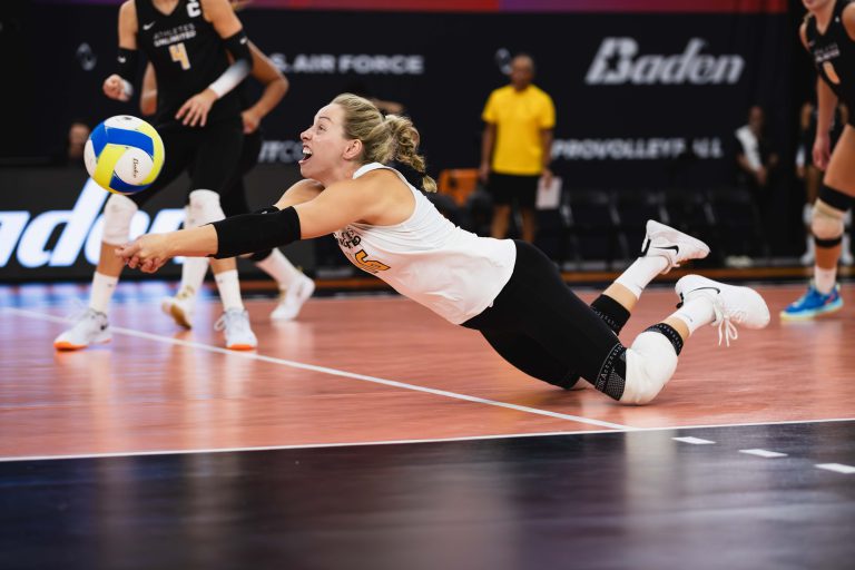 Team Abercrombie Wins Golden Set Thriller Over Team De La Cruz-Mejía