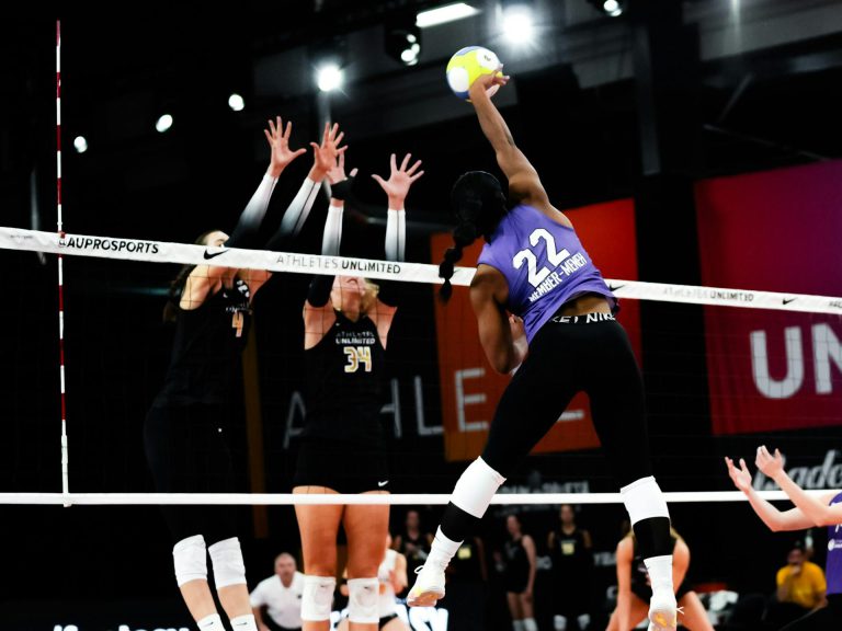 Abercrombie Keeps Win Streak Alive With Third-Set Comeback