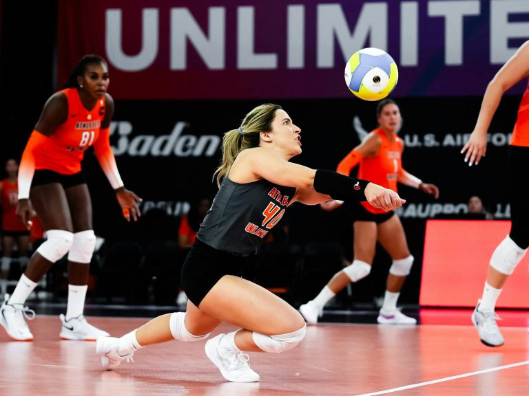 Team De La Cruz-Mejía Outlasts Team Hentz in Wild Week Four Opener