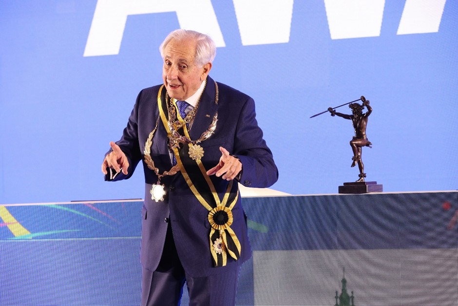 Awards ceremony honours President Graça and achievements of global Volleyball Family at 39th FIVB World Congress