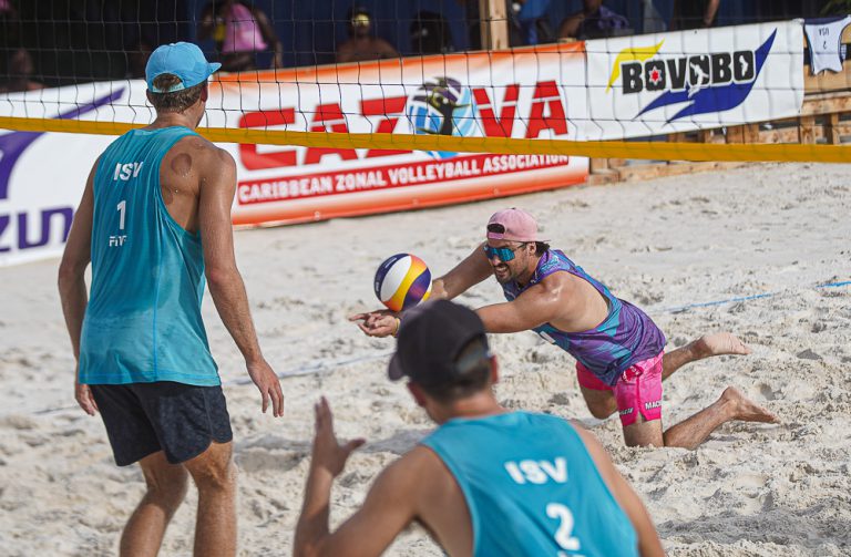 Canada and USA with two teams in Semifinals in Bonaire