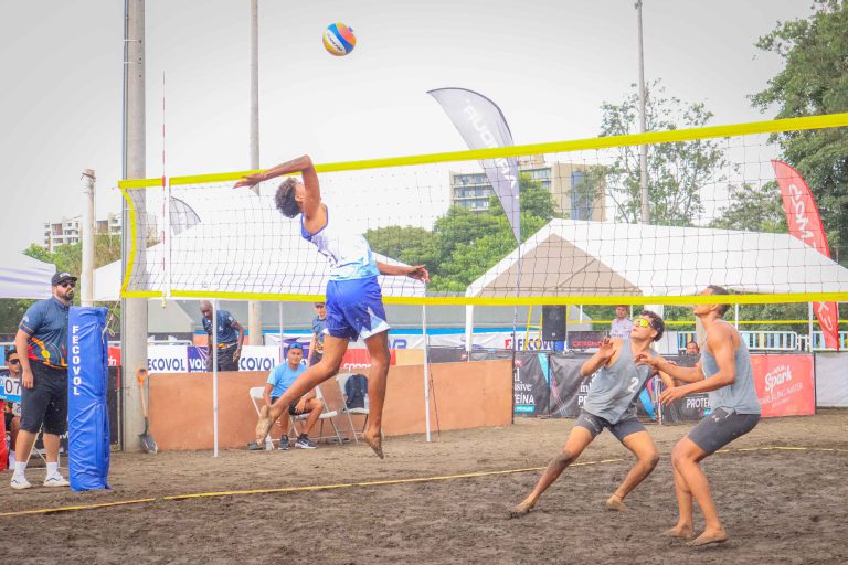 El Salvador Women and Nicaragua Men Lead on Day One of the U19 Central American Beach Championship