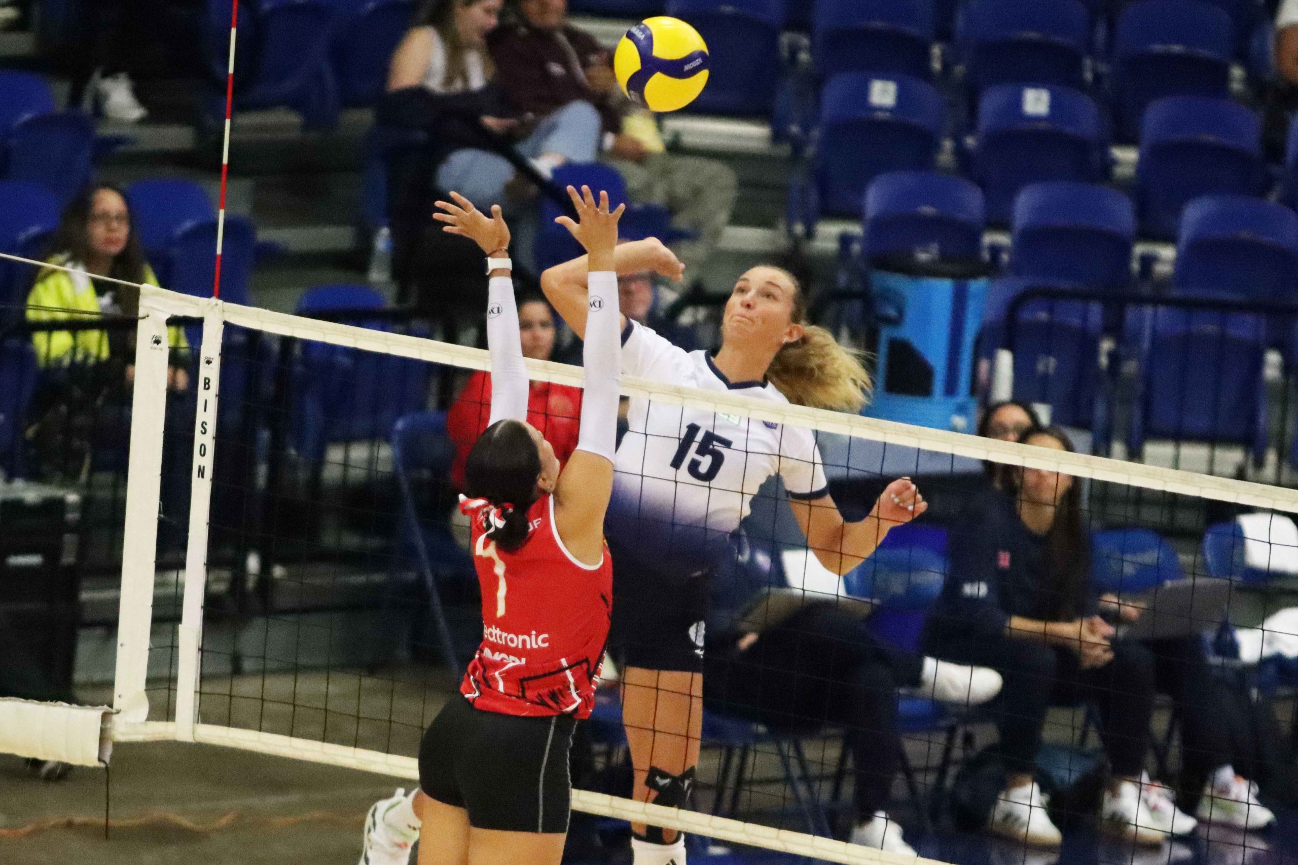 Mets Defeat Valencianas de Juncos in Five Sets