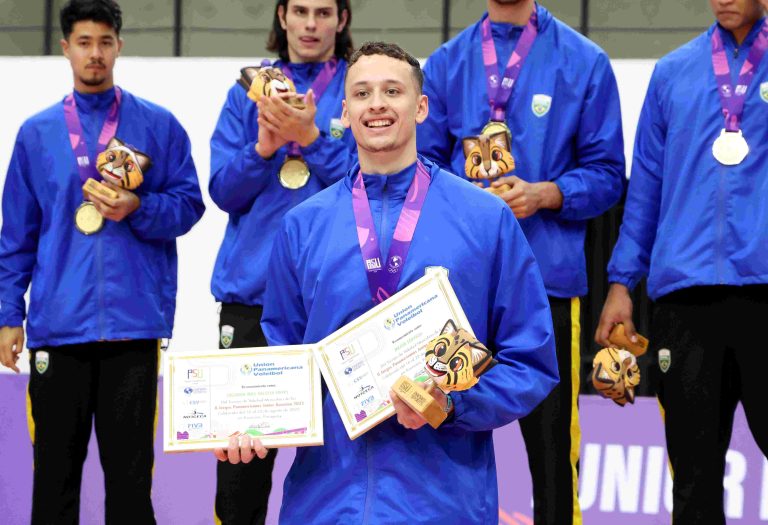 Samuel Carazzai of Brazil, the Most Valuable Player of Asunción 2025