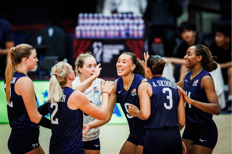 USA take out Canada in straight sets to progress