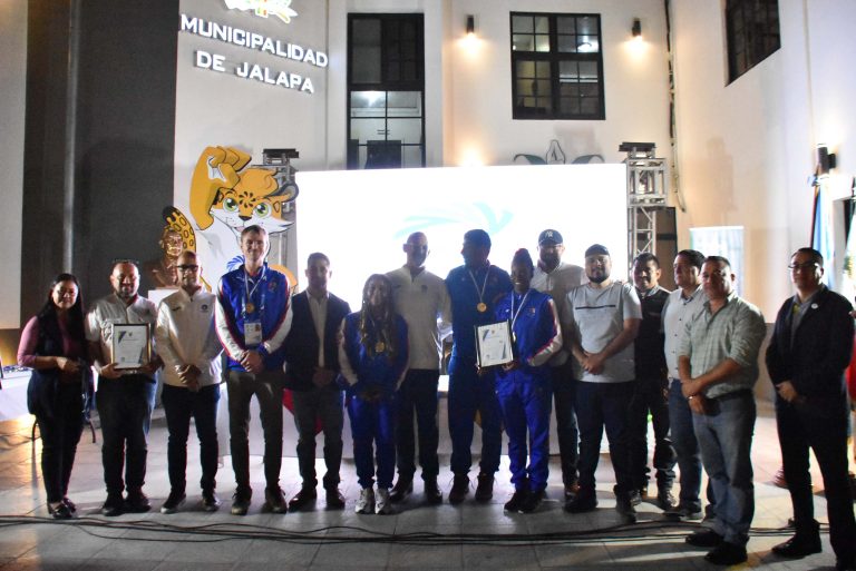 Beach Volleyball Athletes of the Central American Games Named Distinguished Visitors in Jalapa