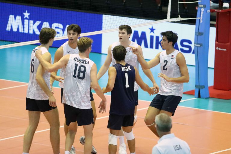 The United States improves 2-1 with win over Dominican Republic