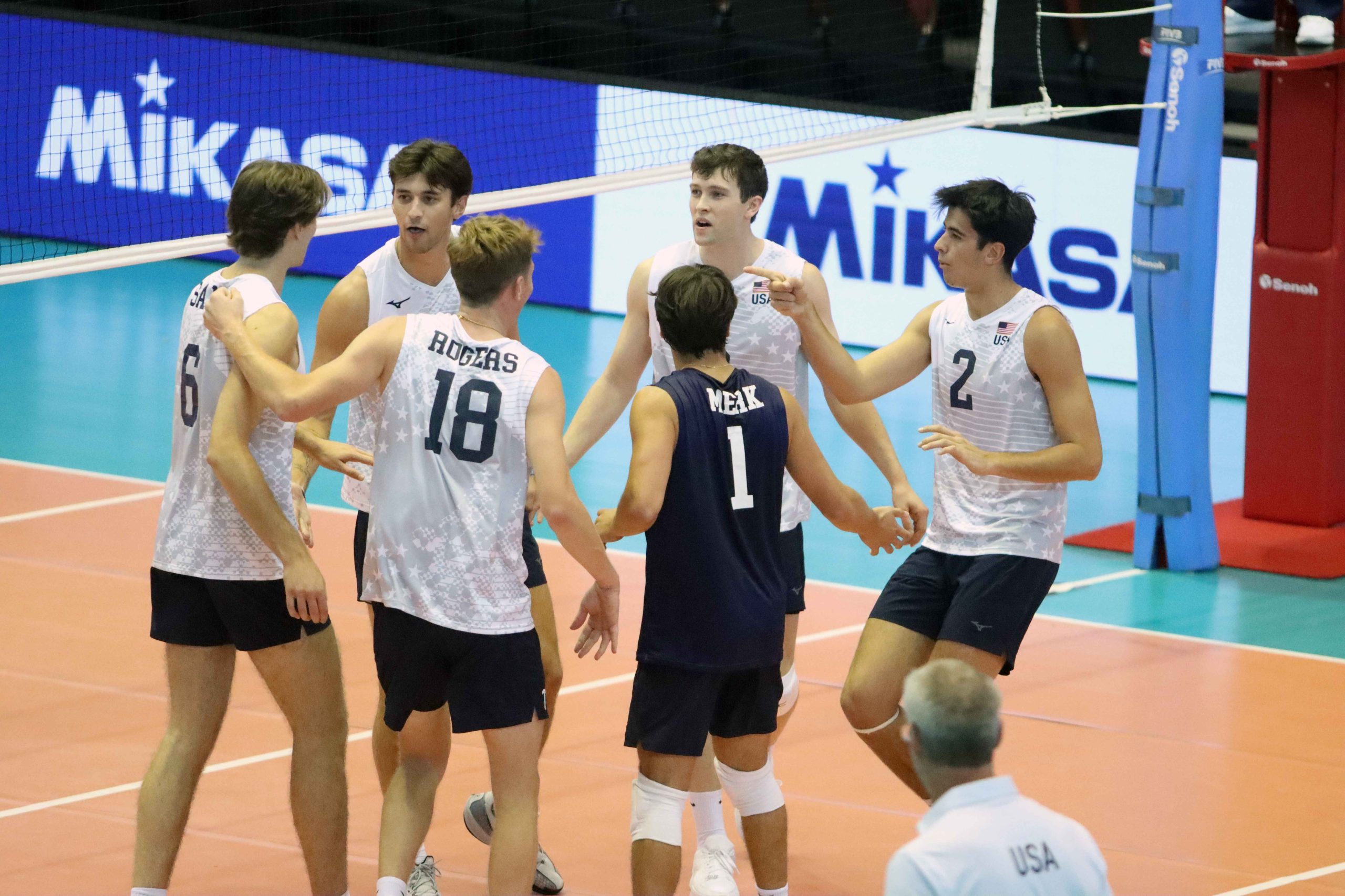 The United States improves 2-1 with win over Dominican Republic