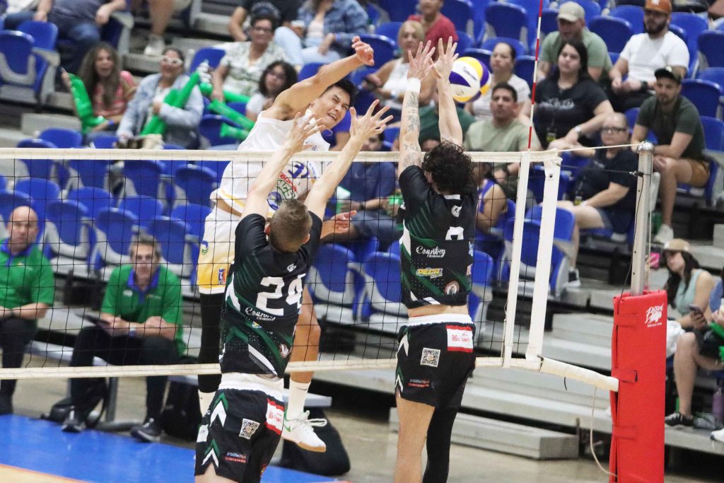Plataneros de Corozal and Gigantes de Adjuntas Split Five-Set Battle