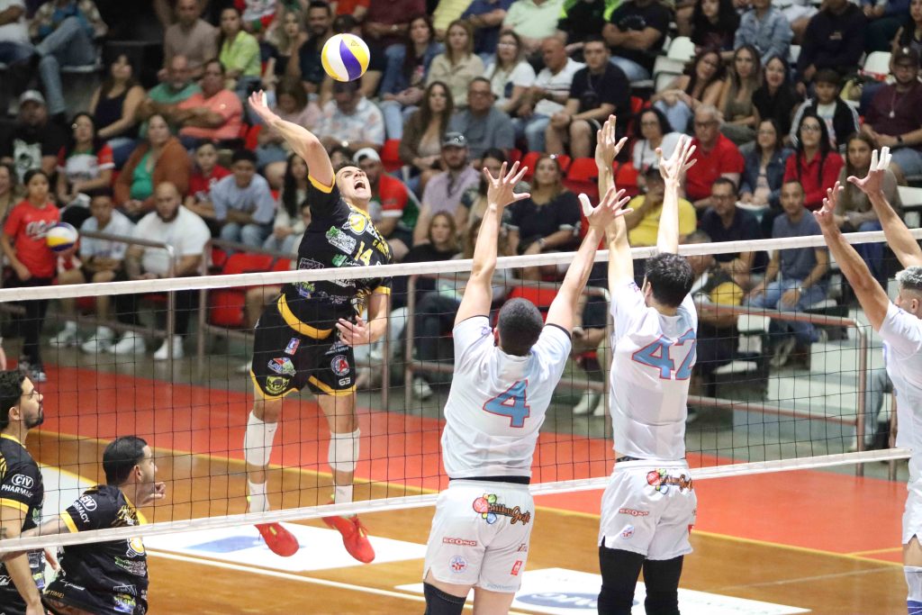 Caribes “steal” a thriller in Lares and take a 2-0 lead in Semifinal A of the LVSM