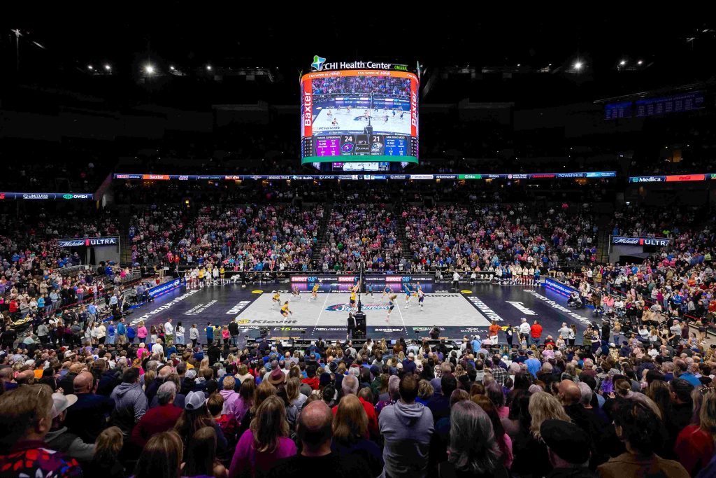 Supernovas Triumph Over Mojo in Five-Set Classic, Host 11,608 Fans