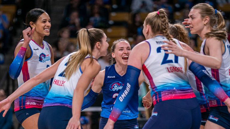 Supernovas Outlast Valkyries in Five Sets for Franchise-Record Fifth Straight Win