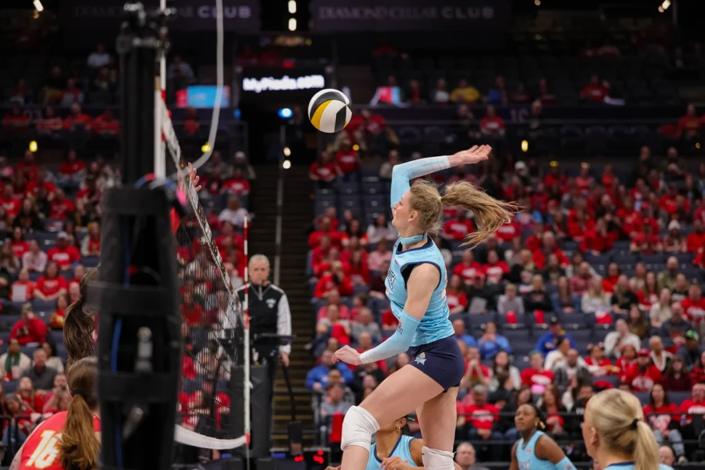 Indy Downs Columbus in Straight Sets to Move Record to Sizzling 11-2 