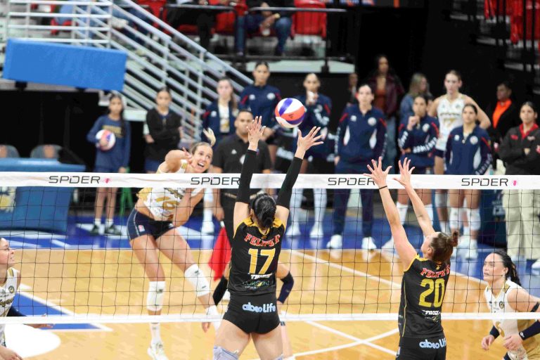 Cangrejeras Improve to 18-0 with Straight-Sets Victory over Corozal