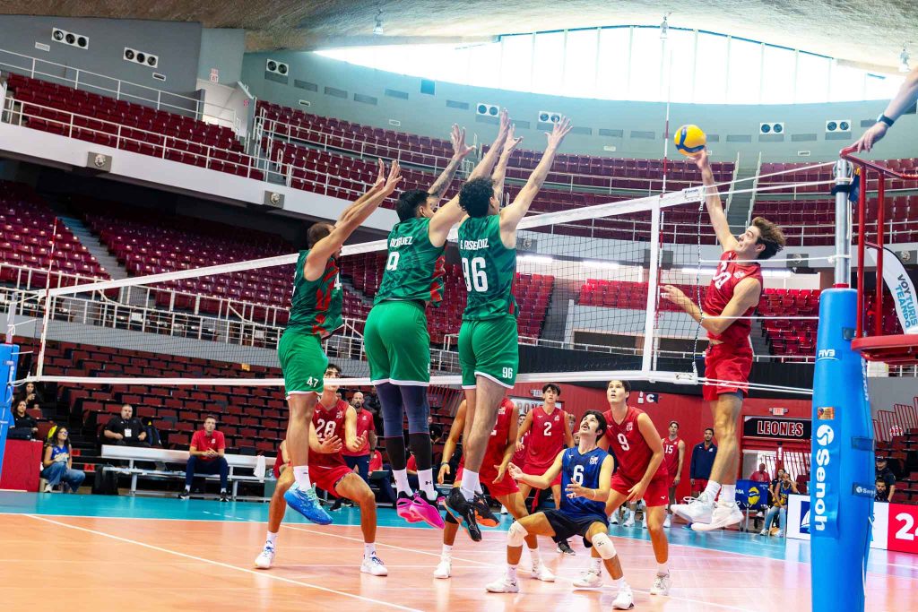 United States Opens Final Six with Four-Set Win Over Mexico